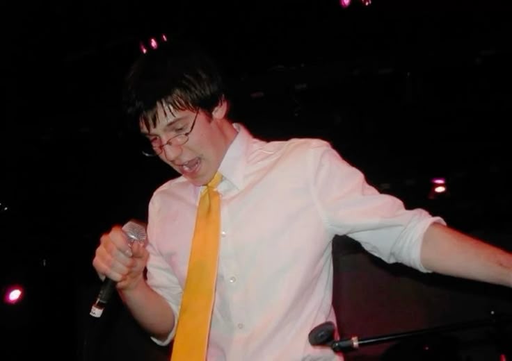 Tally Hall band member Rob Cantor performing.