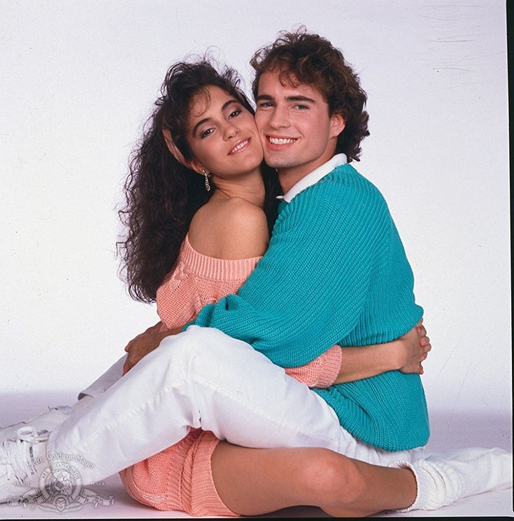 A photo of Jason Patric and Jami Gertz, Jason is wearing white pants.